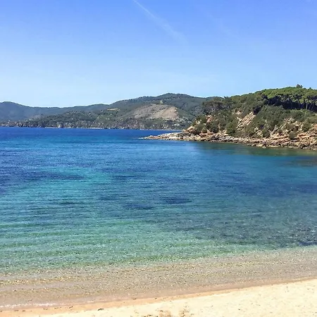 Beautiful In San Pietro In Campo With Wifi بيت للعطل